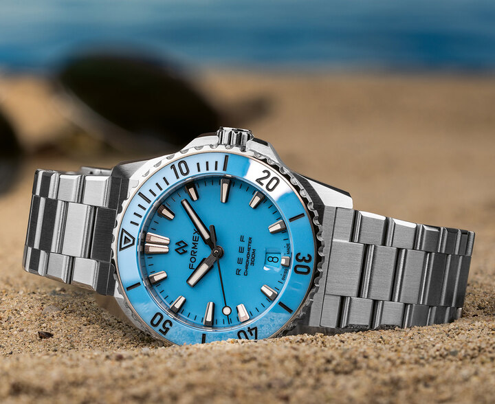 With its tool-free exchangeable bezels and straps, the Formex Reef stands out as one of the market's most versatile mechanical dive watches. The meticulously hand-finished 39.5mm stainless steel case houses a Chronometer-grade, officially certified Sellita SW300-1 automatic movement, offering 56 hours of power reserve. 