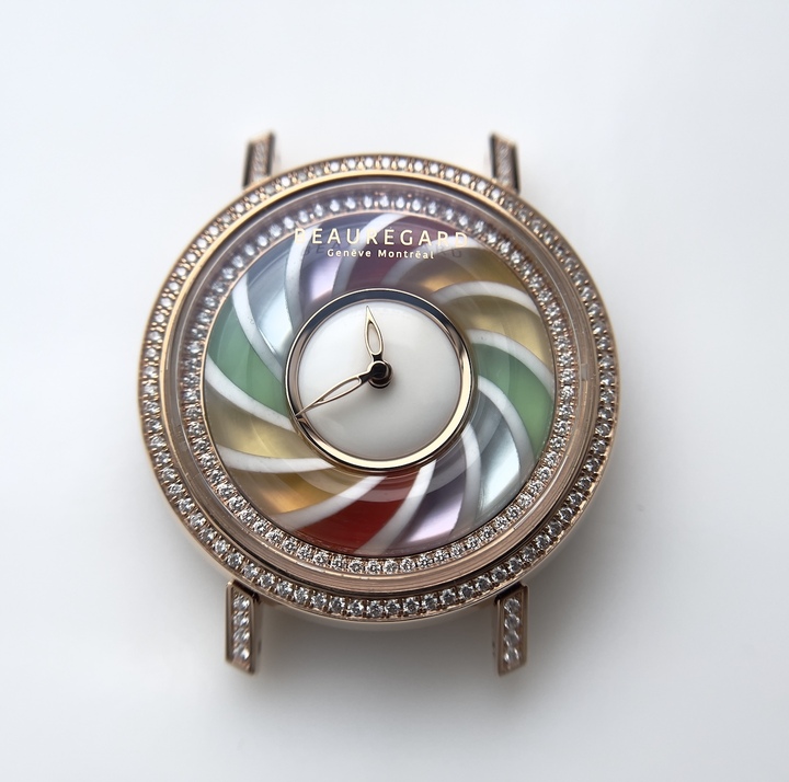 The hypnotic Lili Candy showcases the full extent of Beauregard's technical virtuosity as a lapidary. Chrysoprase, topaz, amethyst and opal — in red, Fanta, yellow and Turkish white — appear to join hands in an exuberant dance, orchestrated to within a tenth of a millimetre.