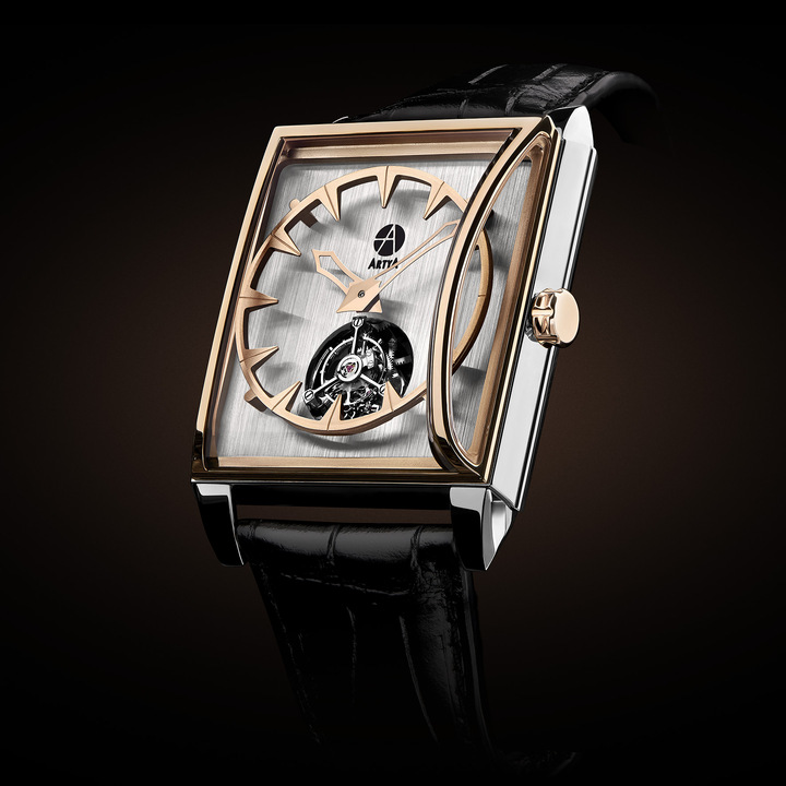 A unique piece equipped with a tourbillon minute repeater movement, developed in homage to MHC and the late Pierre Favre, the Chorus Minute Repeater model is distinguished by its new curved upper glass.