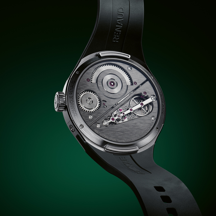  The Pulse60's open back reveals a streamlined geometry that explores simple forms of circles, semi-circles and straight lines. At the top, the crown wheel and the ratchet; at the bottom, the bridge around the escapement line has been cut away, to highlight the unusual architecture and the offset double-roller system. Power reserve is four days.