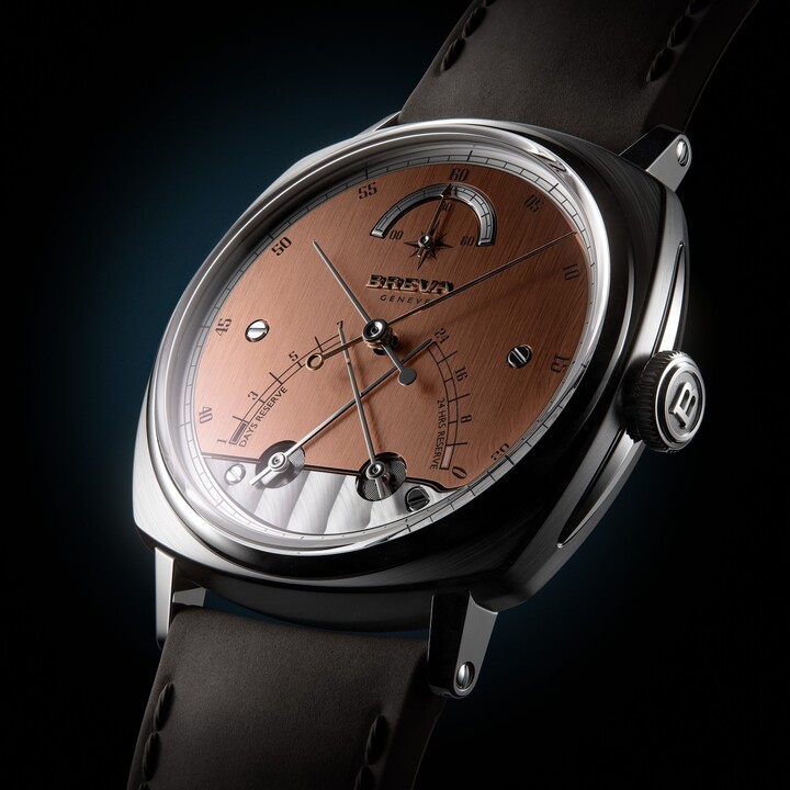 The finishes are in keeping with the great Swiss watchmaking tradition: Côtes de Genève, circular satin finishing, polished chamfers.