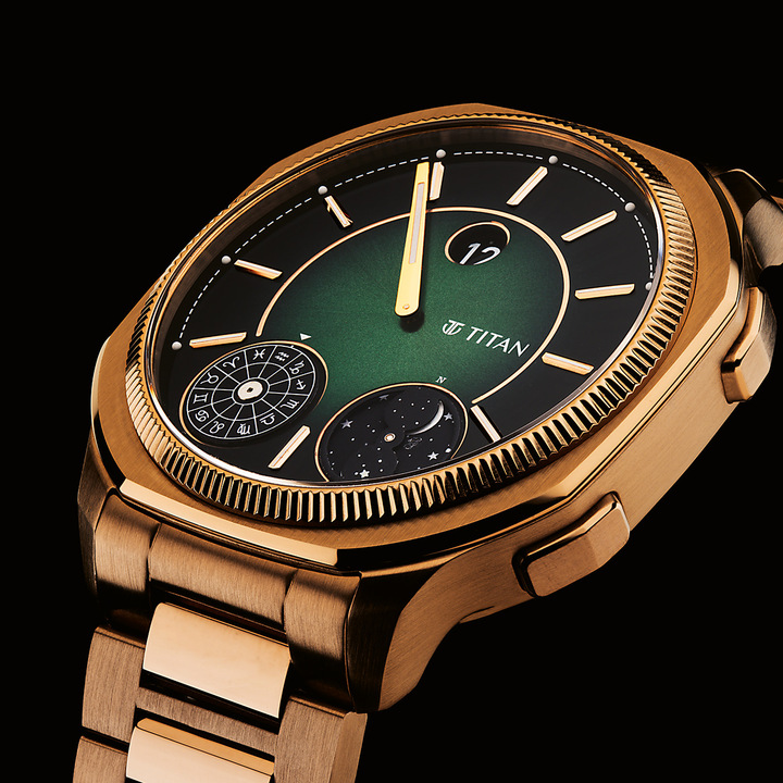 Stellar quartz watch with micro-rotor, moon and Indian lunar calendar (each new moon has a specific name).