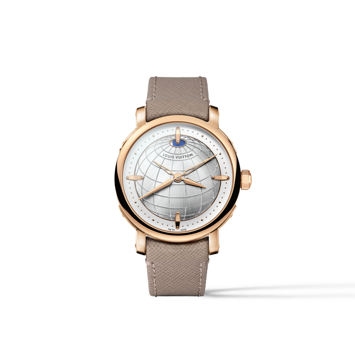 The Louis Vuitton Escale Twin Zone enables efficient management of time zones with 30- and 45-minute offsets, as found in certain specific regions. The two sets of hands are mounted on a single axis, a novel architecture in GMT watches.
