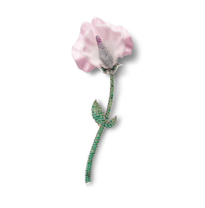  This sweet pea brooch is designed in a revolutionary soft pink ceramic.