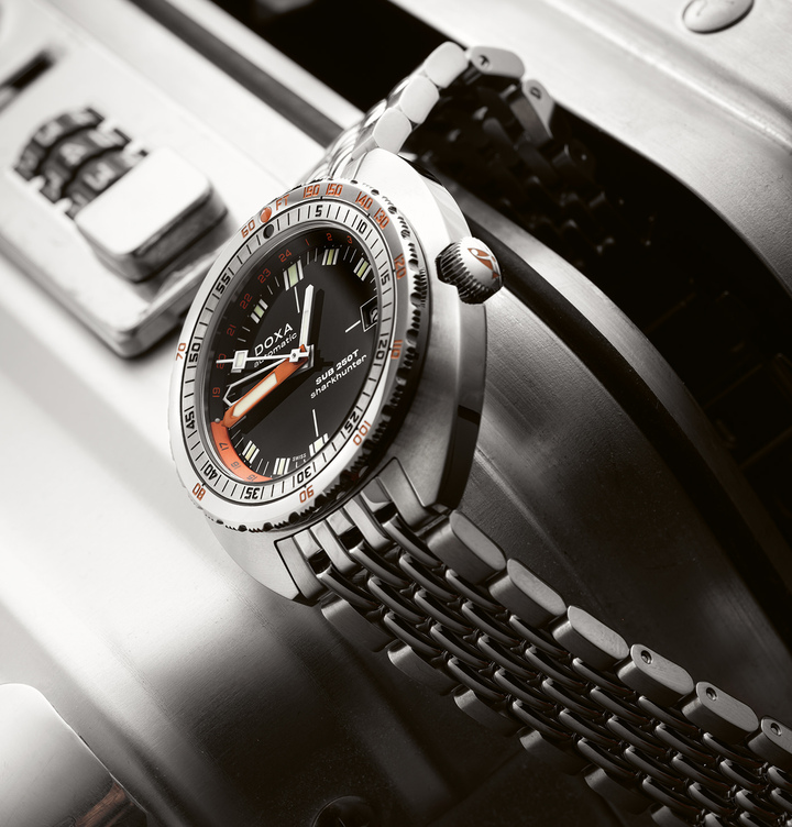 Hours, minutes, seconds, a date window at 3 o'clock, and travel-ready GMT function, the new SUB 250T GMT brings it all together in a new 40mm case, with 18 new references now joining the permanent SUB lineup, including, for the first time at the brand, in a special vintage Sharkhunter edition featuring a Gradient dial. 