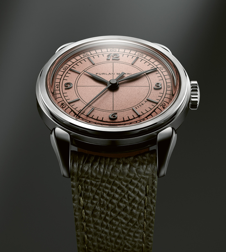 Model 2154-A, named “Salmon Sector”, features a dial with a finely stamped texture enhanced by raised applied hour markers with a “black gunmetal” PVD coating. Model 2161-A, known as “White Sector”, also has a dial with raised applied hour markers, paired with hands in blued steel. The dial of model 2145-A, entitled “Grey Sector”, offers a double-printed dial.