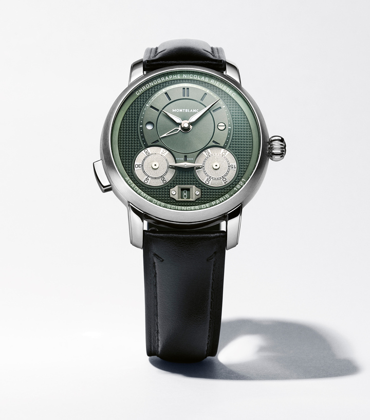 The new strap is just one of many elements that celebrate The City of Light in this timepiece. A graphic Clous de Paris motif on the dial originates from the geometric design of Paris's cobbled streets. The motif, not uncommon in fine watchmaking, is continued onto the oscillating weight, enhancing the contemporary aesthetic of the timepiece. A mention in French of the “Académie des Sciences de Paris” is engraved on the flange, as a reminder that the academy validated Rieussec's invention in 1821. The name “Chronographe Nicolas Rieussec” is also engraved at 12 o'clock. 
