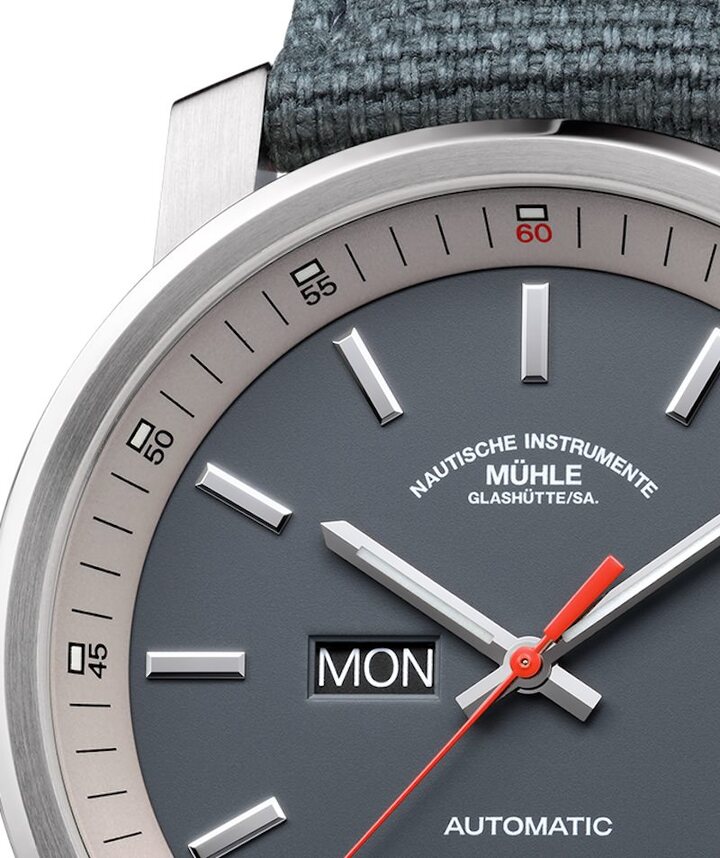 The straightforward 29er Tag/Datum by Mühle-Glashütte