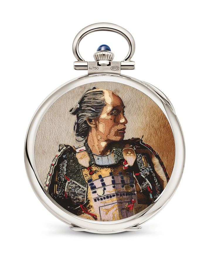 Among the exceptional timepieces created for the Watch Art Tokyo 2023 The “Portrait of a Samurai” pocket watch (995/131G-001) stands out as one of the most complex decorations in wood marquetry ever created by Patek Philippe. The marquetry artisan has cut and assembled an incredible 800 veneer parts and 200 tiny inlays spanning a palette of 53 species of wood in a multitude of colours, textures and veining.