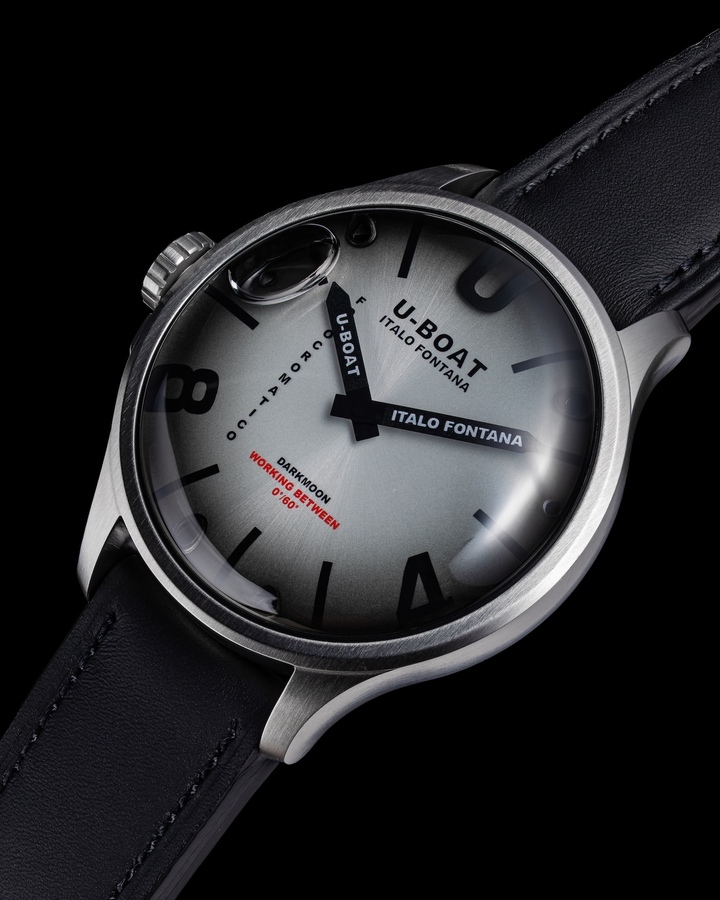 U-Boat expands its Darkmoon collection with the Darkmoon Kama, a 46 mm timepiece featuring a photochromic dial that transforms in sunlight: the blue and green versions gradually turn black, while the grey model shifts to a deep violet hue.