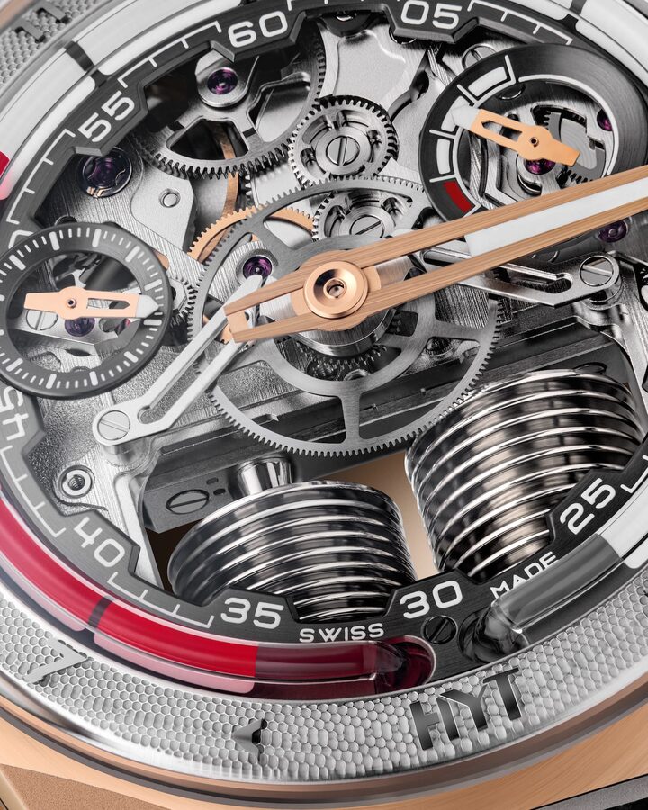 HYT's fluidic movement is based on a mechanism that is both poetic and radically innovative. The passage of time is displayed inside a borosilicate glass capillary tube with an internal diameter of just 0.8 millimetres. Two immiscible liquids, one red and the other transparent, circulate within it. The boundary between the two, called the meniscus, acts as the hour hand.