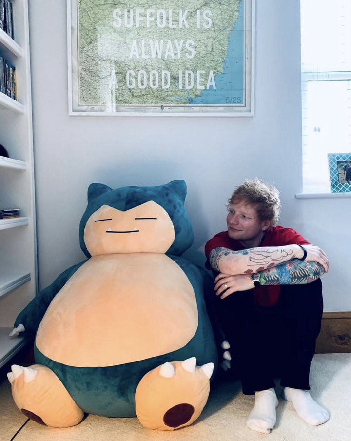 Ed Sheeran is one of the most famous Brits in the world but also a watch aficionado. The singer is particularly fond of Roger Smith's work.