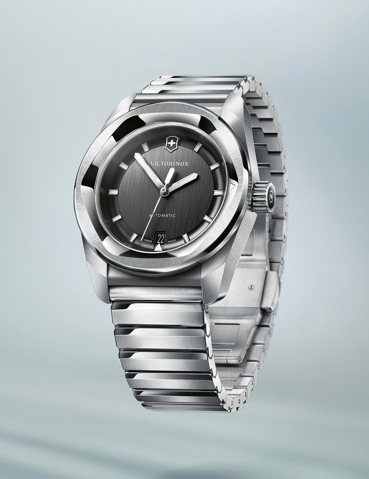 Both the solar and automatic models feature a 39mm stainless-steel case and are water-resistant to 100 metres. Luminescent indexes and hands guarantee readability in low light. All straps and bracelets incorporate a tool-free strap system with a deployant buckle, ensuring seamless interchangeability. The timepieces come with a comprehensive 5+ year warranty.