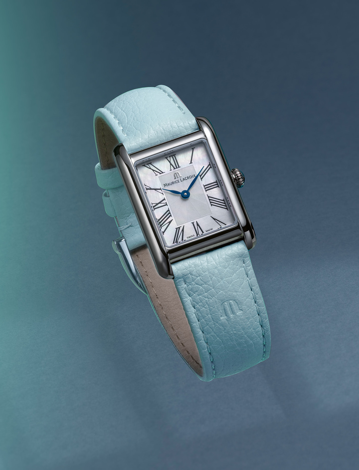 A new 24 x 34mm interpretation of the Fiaba is inspired by a pebble's smooth forms.