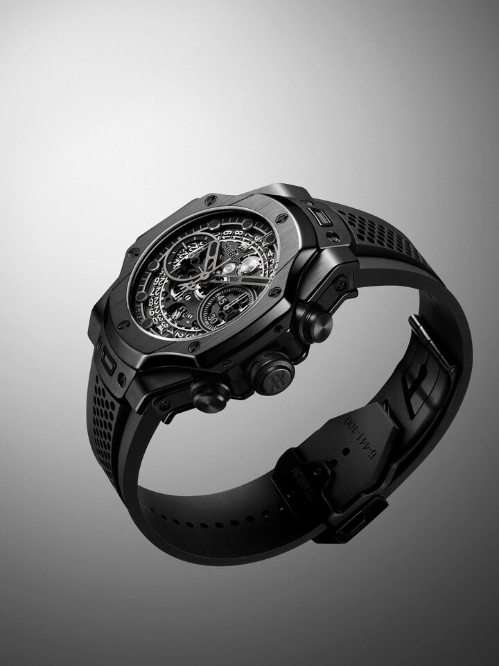ECreated in collaboration with British designer Samuel Ross and limited to 200 pieces, the Big Bang Unico SR_A features a monochrome ceramic aesthetic and a rubber strap with a newly developed honeycomb pattern.