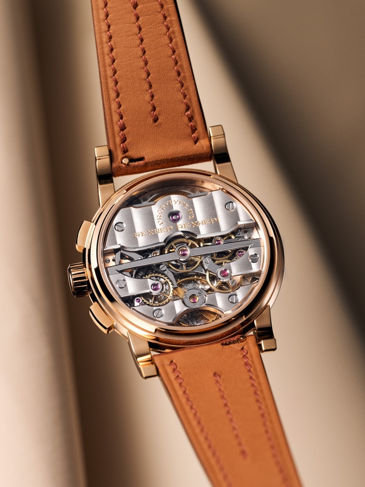The exceptional RRCHF calibre, with manual winding, a column-wheel architecture and jumping minute counter, all expressed through the harmonious symmetry that has become a hallmark of Rexhep Rexhepi's watchmaking.