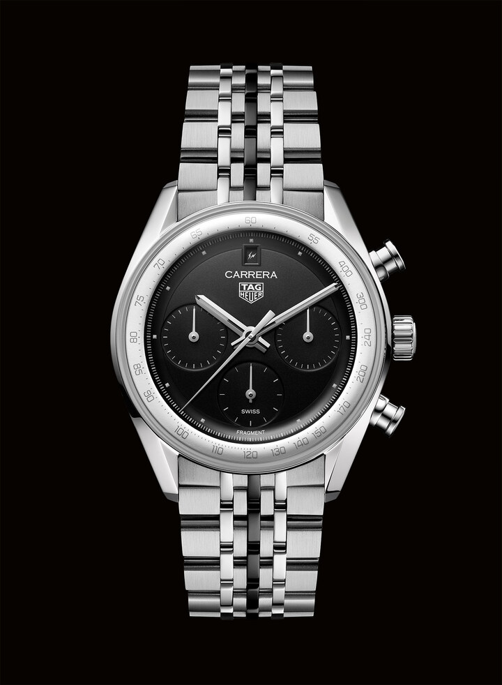 The TAG Heuer Carrera Chronograph x fragment Limited Edition will be produced as 500 individually numbered pieces, resulting from a genuine exchange between two cultures: Swiss watchmaking and Japanese creative impetus. 