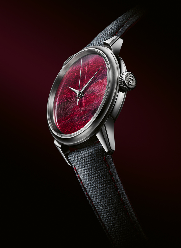 For its first collaboration, Biver partnered with Swiss artist Guillaume Ehinger for a unique Automatique, for the TimeForArt charity auction organised by the Swiss Institute in New York. The dial is hand-engraved with a rippling pattern, then covered with multiple layers of coloured enamel.