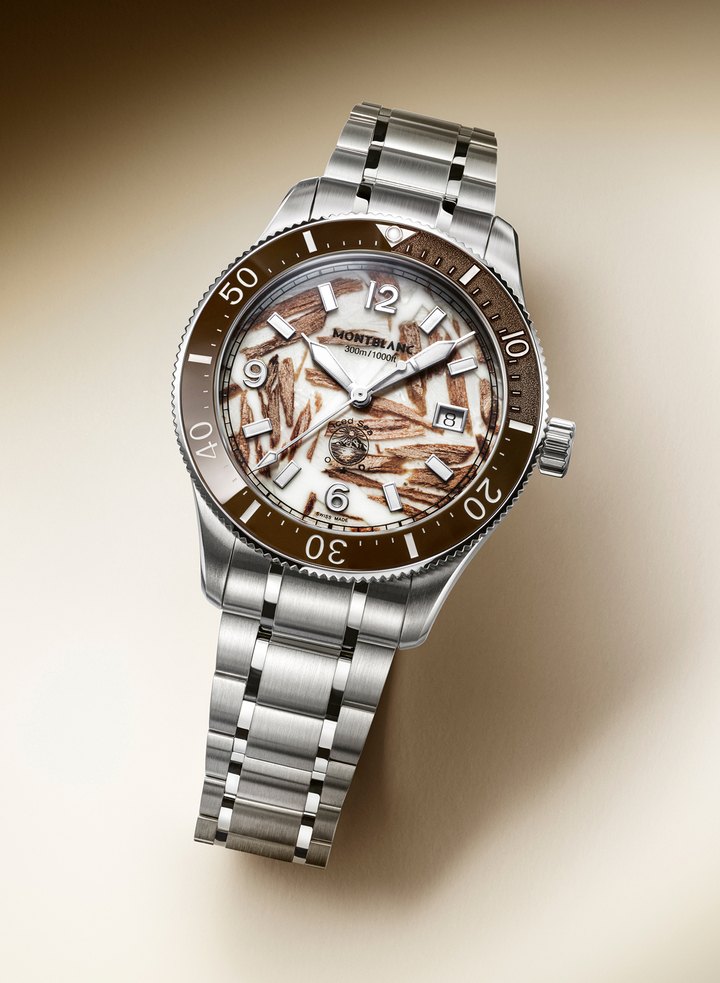 This special model is offered in a limited edition of 700 pieces, a number selected as a reference to the 7km length of the Mer de Glace. On the caseback, a 3D laser-engraving portrays a scuba diver and an iceberg, continuing the narrative of ice and exploration on each side of the watch.